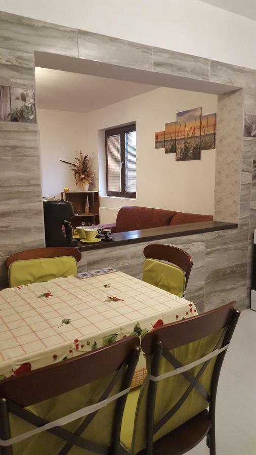 Casa Soarelui Apartment Rosu Bagian luar foto